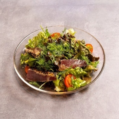 マグロとパクチーのハーブサラダ