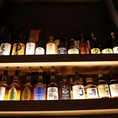 当店では、ウィスキーの種類が豊富に揃っています。スコッチ、バーボン、アイリッシュなど、世界各国の銘柄を取り揃え、初心者から愛好者まで楽しめるラインアップ。香りや味わいの違いを楽しみながら、お気に入りの一杯を見つけてください。