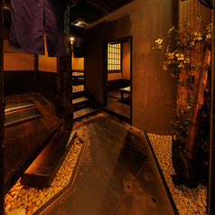 大人数の貸切予約も大歓迎です！会社の宴会や大人数の打ち上げ、歓送迎会にもピッタリの空間をご用意してます！足を伸ばしてくつろげる掘りごたつ席で長時間の滞在も快適！飲み放題付コース3000円～！