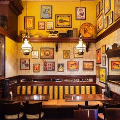 店内 奥直進 左テーブルの連結可能ですので、大人数でもご利用いただけます◎