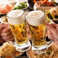 キンキンに冷えた生ビールジョッキで乾杯！豊富なおつまみ料理を囲み、友人や同僚と語り合う最高の夜を。歓送迎会、仕事帰りの飲み会、ちょっとした集まりにぴったりです。