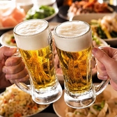 キンキンに冷えた生ビールジョッキで乾杯！豊富なおつまみ料理を囲み、友人や同僚と語り合う最高の夜を。歓送迎会、仕事帰りの飲み会、ちょっとした集まりにぴったりです。