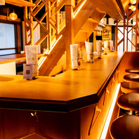 お洒落なカウンター席で味わう、至福のとうふ京料理