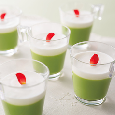 青豆の冷製スープとミントクリーム