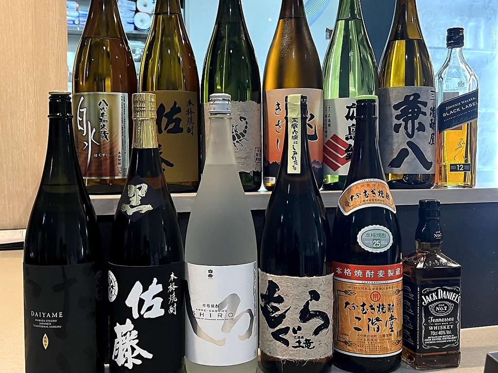 焼酎や日本酒、ボトルワインも種類豊富に取り揃えております。