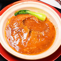 当店名物！ヨシキリザメ尾ヒレ濃厚白湯醤油煮込み