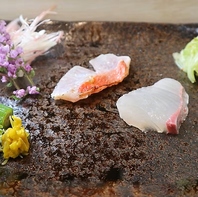 その日最高の天然魚介を厳選し産地の物語と共にご提供