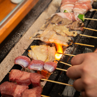 備長炭が紡ぎ出す絶品の焼鳥と多彩な逸品をご堪能あれ！