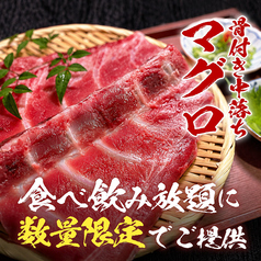 スプーンで削って・巻いて！豪快な中落ちマグロを、食べ放題の海鮮メニューと一緒に自由にアレンジ！の写真