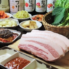 肉が旨い！韓国式で食べるカルビやサムギョプサルの写真