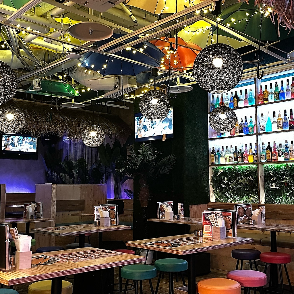 写真映えする店内のメインホールです