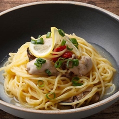 牡蠣たっぷりとレモンのペペロンチーノ