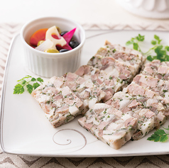 豚肉のゼリー寄せ ~ジャンボン・ペルシエ~ ソース・グリビッシュ