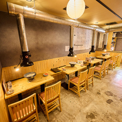 ゆったりおくつろぎいただける掘りごたつタイプのテーブル席です☆