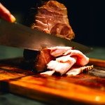 【鹿児島黒牛・宮崎牛を使用】甘みのある脂肪と赤身の旨みが絶妙に調和し、口に入れるととろける～☆