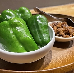 肉味噌 生ピーマンの写真
