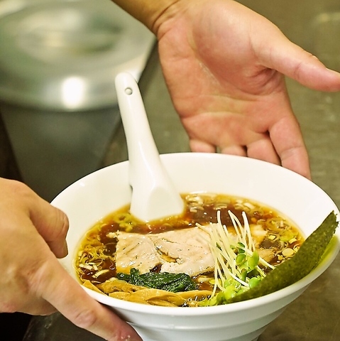 麺もスープもこだわったオリジナルラーメンをご堪能ください。昼飲みも可能◎