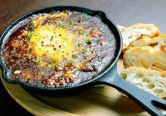 牛筋デミグラス煮 半熟卵のせ