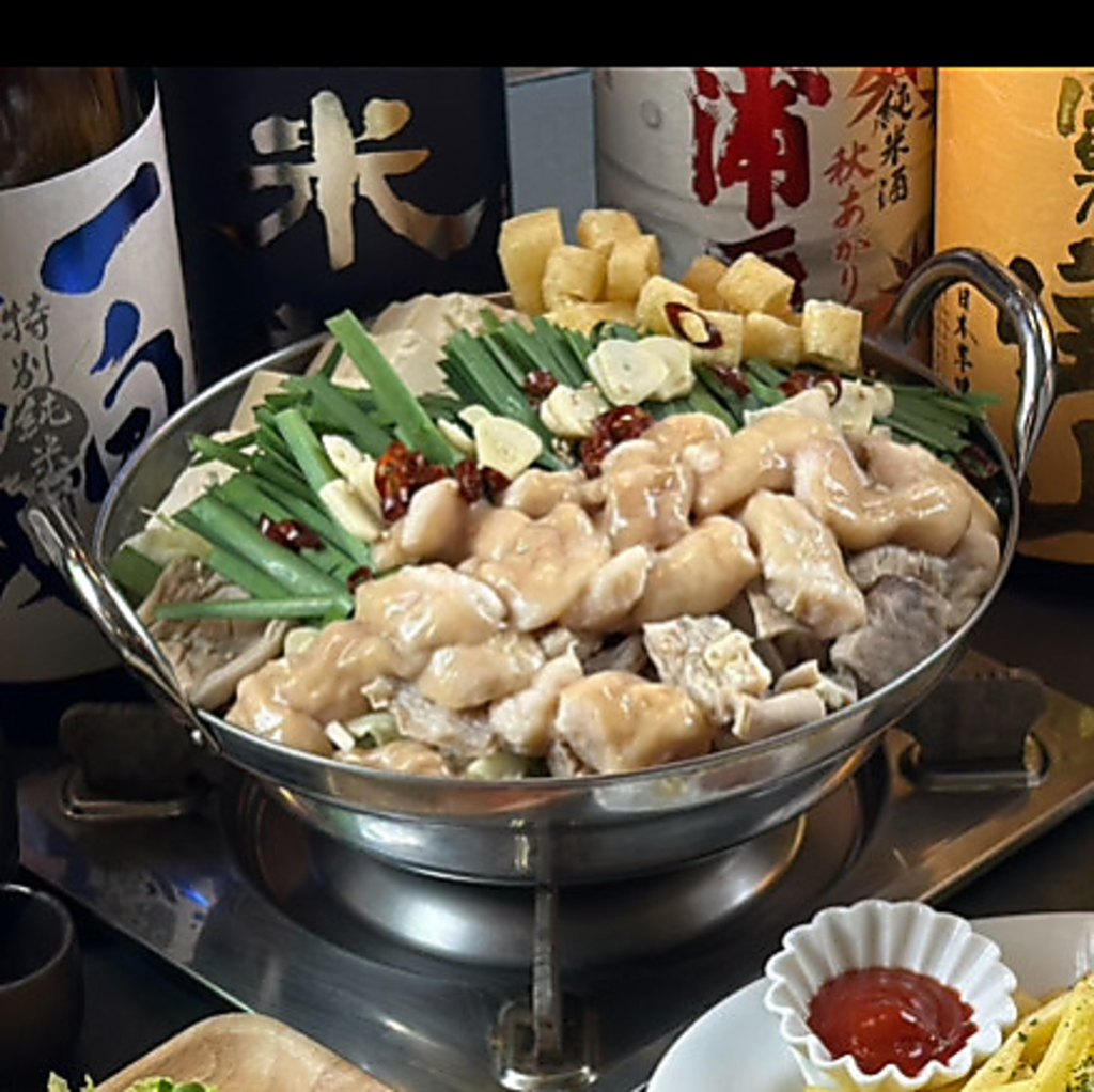 あっさり醤油味の博多風牛もつ鍋。〆はちゃんぽん麺で