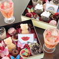 料理メニュー写真&nbsp;マカロン・ミニクレームブリュレ・ミニカヌレ・パンナコッタ・くまシュークリーム可愛いお祝いデザートBOX