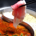 大将自慢の2色のダシで味わう『特製ダシの豚しゃぶ』はおすすめ☆薬膳ピリ辛出汁と特製とんこつ出汁