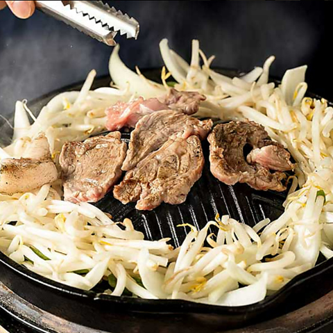 名物の生ラムをはじめ、当店でしか味わえない絶品ラム料理をご提供。