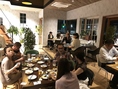 店内は広々と開放的な空間。30名様から貸切のご利用も可能ですので結婚式での二次会や同窓会など大人数でのご利用にも安心♪貸切での飲み会をお考えの幹事様はお気軽にご相談下さい。