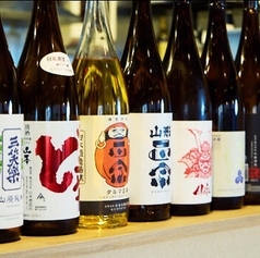 入れ替わる多彩な日本酒と初心者も楽しめる上質なワイン