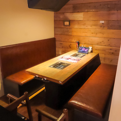 【明るい笑顔が集まる焼肉屋！】テーブル席完備◎開放感あふれる店内は、明るい雰囲気でいっぱい♪家族連れや友達との集まりにもぴったりのお店です！