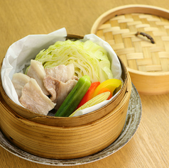 北海道産豚と彩野菜の蒸籠蒸し
