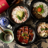四季を炊き込む。種類豊富な「旬の土鍋ご飯」で、選ぶ愉しみと至福の充足を。うなぎ、真鯛、季節の食材。素材の持ち味を最大限に活かした「土鍋ご飯」を数多く取り揃えております。お米一粒一粒が立った炊き立ての美味しさは、土鍋だからこそ成せる技。