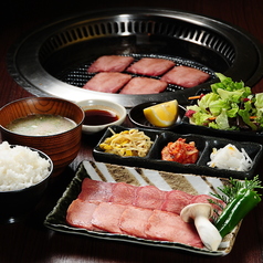 本町肉倶楽部 tongue be たんべえのおすすめランチ1