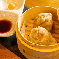 新名物！手ごねが生む唯一無二の食感とジューシーな旨み