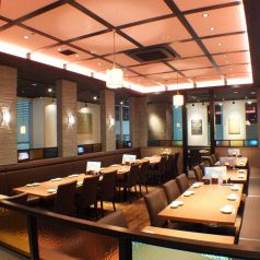 広々40名様用テーブル席【新宿で居酒屋・蟹・海鮮・和食のお店をお探しなら北海道へ】