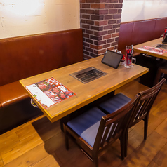 【毎日11:00～営業しております！】清潔感のあるテーブル席◎お一人様のご利用も大歓迎！各種コースもお一人様OKです☆ランチタイムもお楽しみいただけます♪