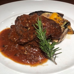 牛頬肉の赤ワイン煮込み
