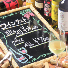 気軽に楽しめるバールスタイル♪季節のおすすめワイン23種類♪ALLグラス700円ボトル2500円で楽しめます☆の写真