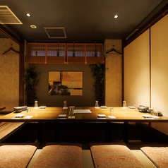 4名様~8名様用の個室にないります。