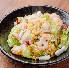 海鮮とレタスの炒飯