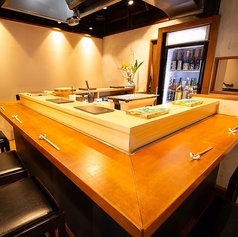 職人の技を間近でご覧いただきながら、お食事をお愉しみいただけます。