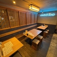 最大6名様までご利用可。木のぬくもり感じるテーブル席はゆったりと過ごしていただけます。お好きなお酒とお料理を存分に楽しんでください♪