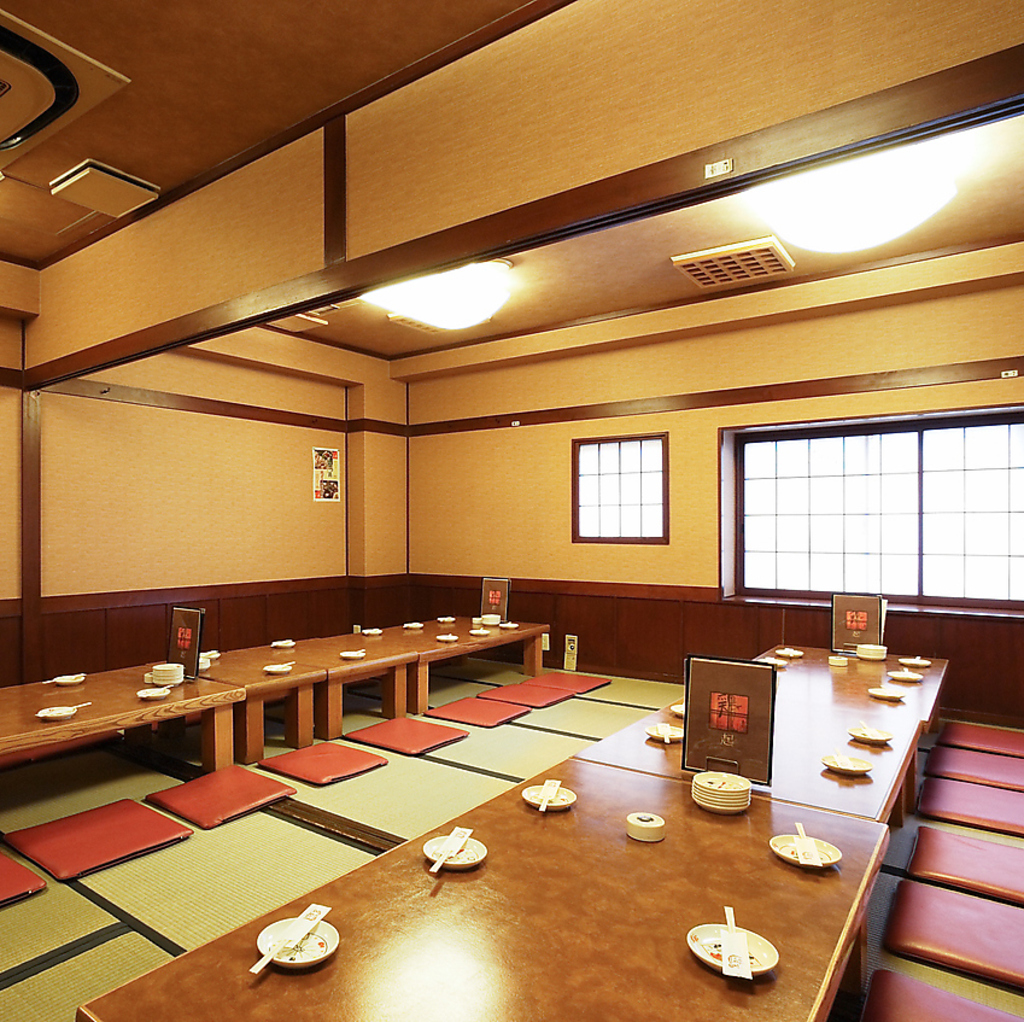 店内は広々としており、歓送迎会からご友人同士の集いまで、大小様々なシーンにご利用いただけます！