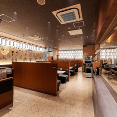 落ち着いた雰囲気の和食居酒屋！デートや仕事帰りのカジュアルな飲み会などにおすすめ。落ち着いた和風のプライベート空間はお誕生日や記念日のお祝いにもおすすめです。軍鶏農場こだわりの料理と厳選したお酒をゆっくりお楽しみいただける寛ぎ空間となっております。