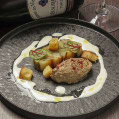 信玄鶏レバーのムースと焼きネギのテリーヌ　黒トリュフのクリーム