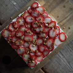 季節の果実のショートケーキの写真