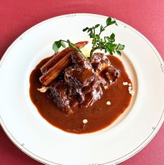 牛肉の赤ワイン煮込み