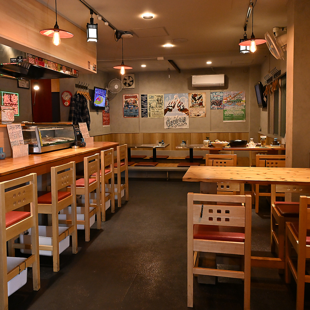 インテリアにもこだわったお洒落な店内は性別年齢を問わず幅広い層のお客様からご好評いただいてます