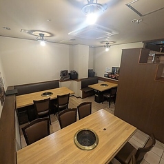 4名様テーブル×1卓をご用意しております。