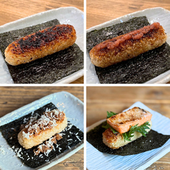 焼きおにぎり(タレ・梅タレ・鶏そぼろと山わさび・鮭ハラスと大葉)