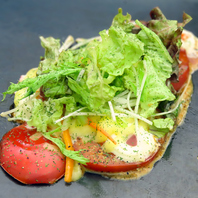 鉄板焼きメニューが豊富！多彩な味わいを楽しめる一軒。